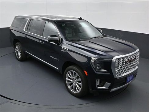 Used 2023 GMC Yukon XL Denali image 16