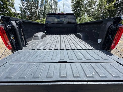 Used 2022 GMC Sierra 3500 Denali w/ Denali Black Diamond Edition AWD/4WD image 10