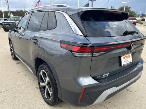 New 2025 Volkswagen Tiguan SE image 6