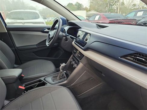 Used 2024 Volkswagen Taos SE image 33