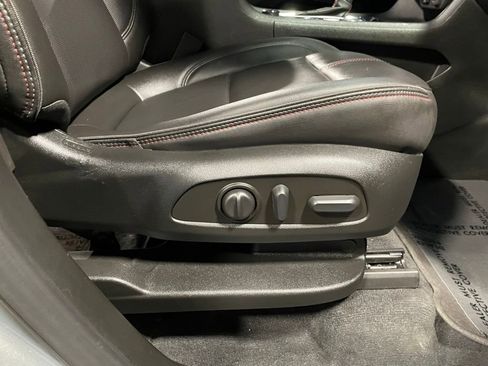 Used 2023 Chevrolet Traverse RS image 25