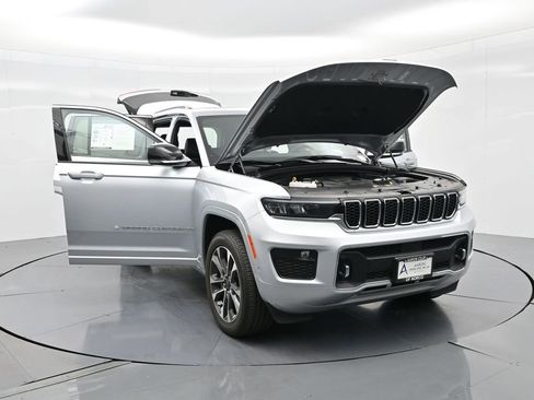 Used 2023 Jeep Grand Cherokee Overland image 32