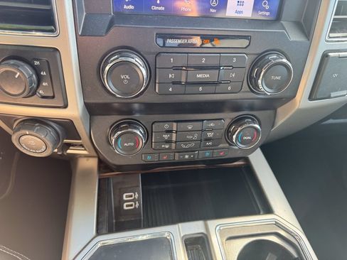 Used 2020 Ford F150 Lariat AWD/4WD image 16