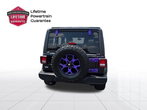 Used 2021 Jeep Wrangler Unlimited Sahara w/ Uconnect 4C Nav & Sound Group AWD/4WD image 8