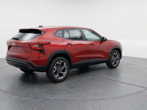 Used 2025 Chevrolet Trax LT w/ LT Convenience Package image 9