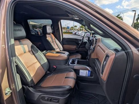 Used 2019 Chevrolet Silverado 1500 High Country image 18