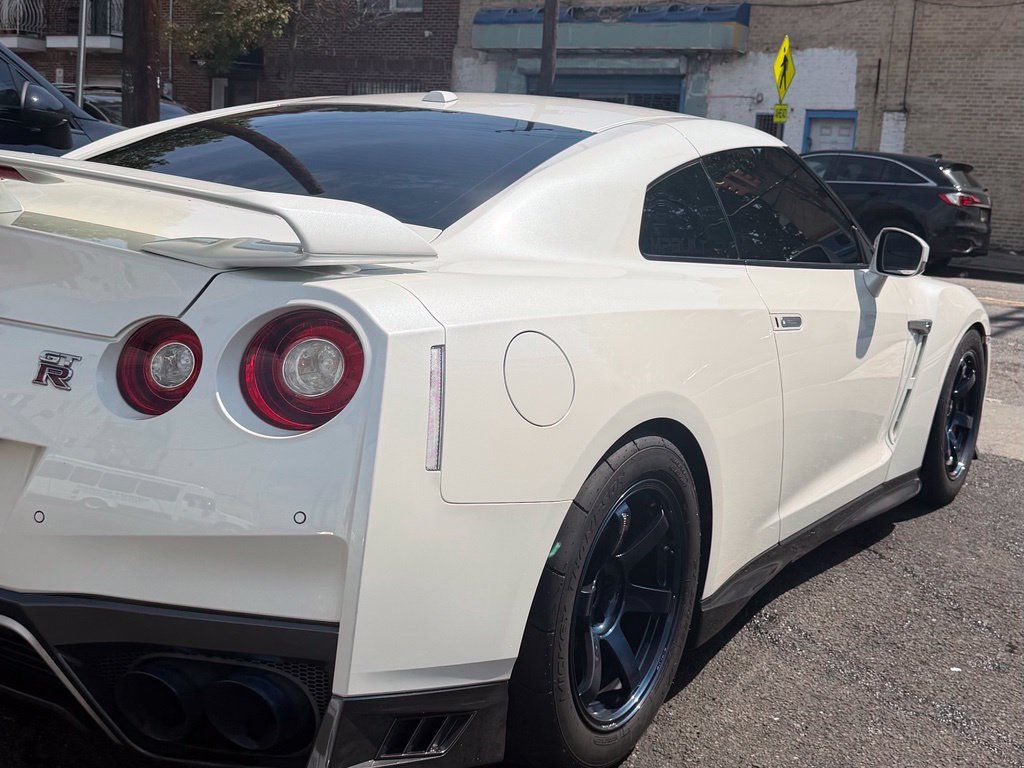 Used 2019 Nissan GT-R Premium w/ Premium Interior Package AWD/4WD image 8