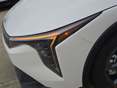 New 2025 Kia K4 LXS image 10