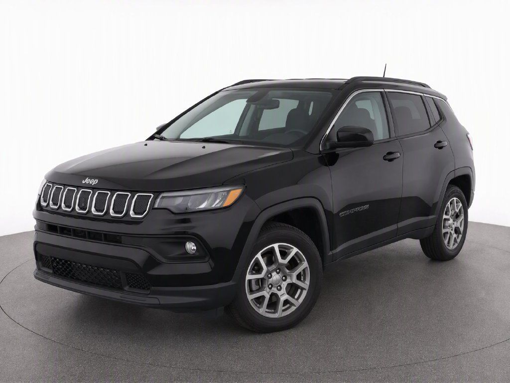 Used 2022 Jeep Compass Latitude w/ Sun and Sound Group AWD/4WD image 3