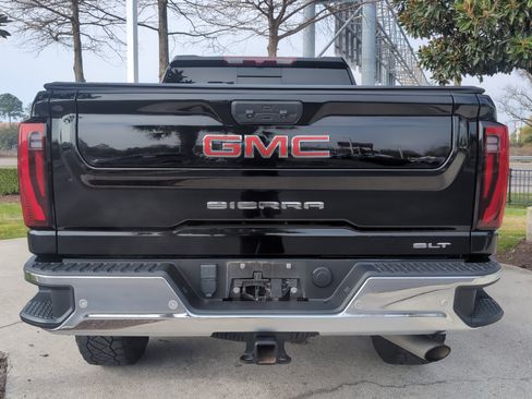 Used 2024 GMC Sierra 2500 SLT w/ SLT Premium Package image 9