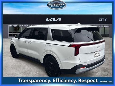 Used 2026 Kia Carnival FWD image 5