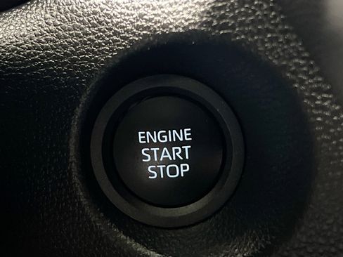 Used 2025 Toyota Corolla Cross LE FWD image 23