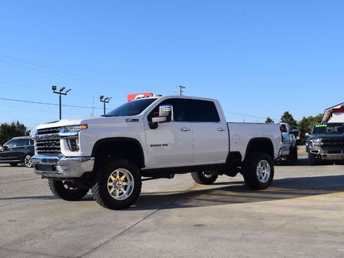 Used 2021 Chevrolet Silverado 2500 LTZ image 2