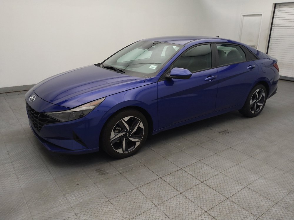 Used 2023 Hyundai Elantra SEL w/ Convenience Package FWD image 2
