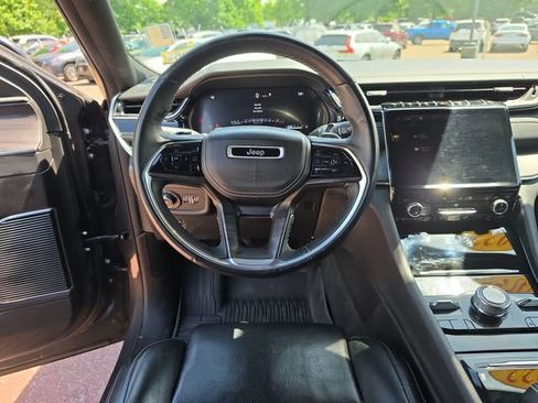 Used 2022 Jeep Grand Cherokee Overland w/ Luxury Tech Group IV AWD/4WD image 13