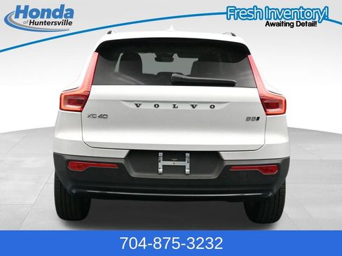 Used 2025 Volvo XC40 B5 Plus AWD/4WD image 7