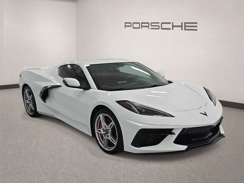 Used 2022 Chevrolet Corvette Stingray Preferred Cpe w/ Z51 Performance Package RWD image 8