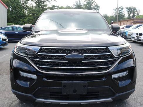 Used 2020 Ford Explorer XLT w/ Equipment Group 202A RWD image 2
