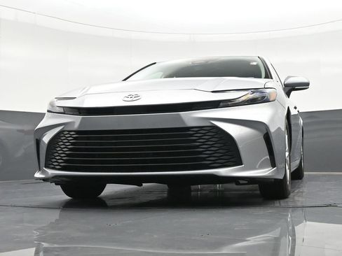 Used 2025 Toyota Camry LE w/ Convenience Package FWD image 30