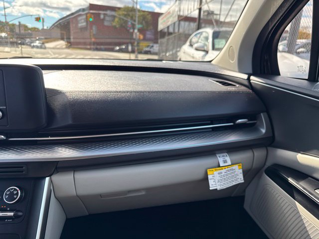 Used 2022 Kia Carnival LX FWD image 17
