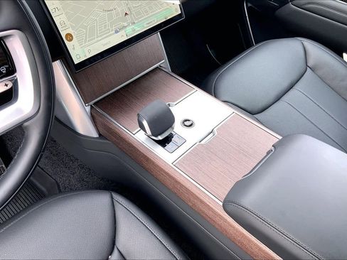 Used 2025 Land Rover Range Rover SE AWD/4WD image 17