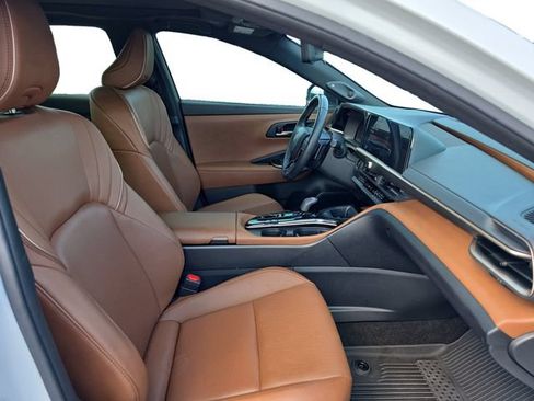 Used 2025 Toyota Crown Signia w/ Advanced Technology Package AWD/4WD image 17