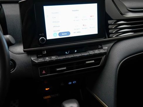 Used 2025 Toyota Camry SE FWD image 27