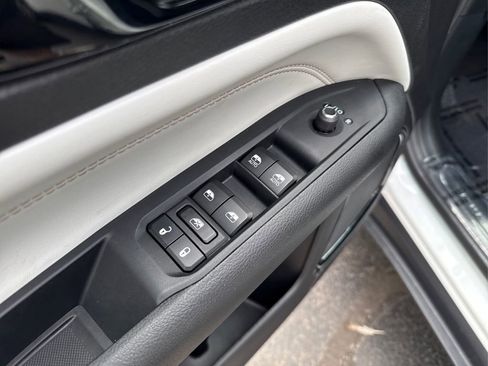 Used 2025 Jeep Compass Limited image 33