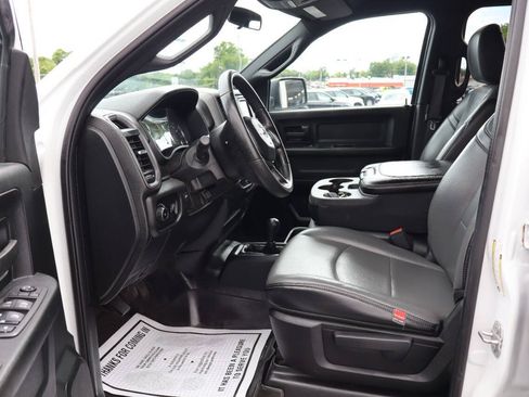 Used 2022 RAM 2500 Tradesman w/ Chrome Appearance Group AWD/4WD image 6