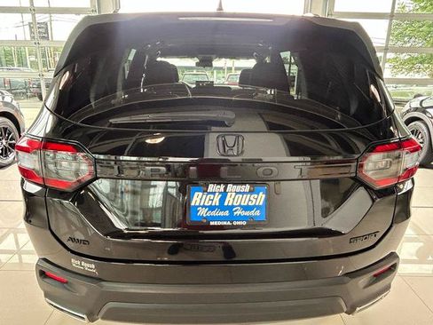Used 2024 Honda Pilot Sport image 9