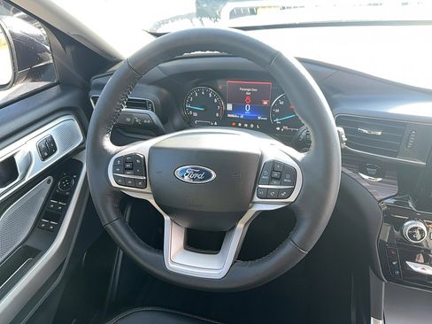 Used 2023 Ford Explorer Limited w/ Limited Technology Package image 11