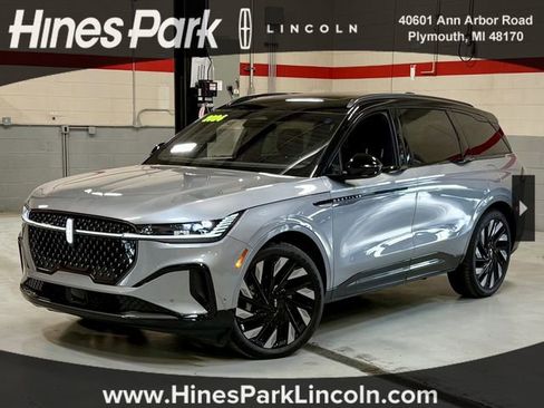 Used 2024 Lincoln Nautilus Reserve w/ Equipment Group 203A AWD/4WD image 1