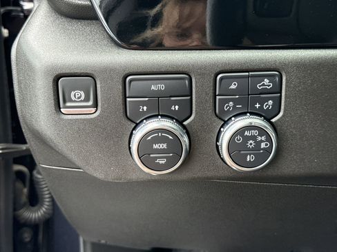 Used 2025 GMC Sierra 1500 SLT AWD/4WD image 27