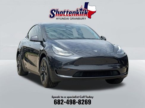 Used 2025 Tesla Model Y Long Range RWD image 3