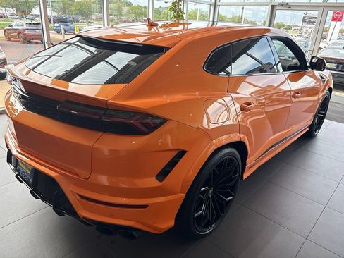 Used 2025 Lamborghini Urus SE AWD/4WD image 5