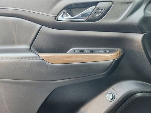 Used 2023 GMC Acadia SLE w/ Driver Convenience Package image 19