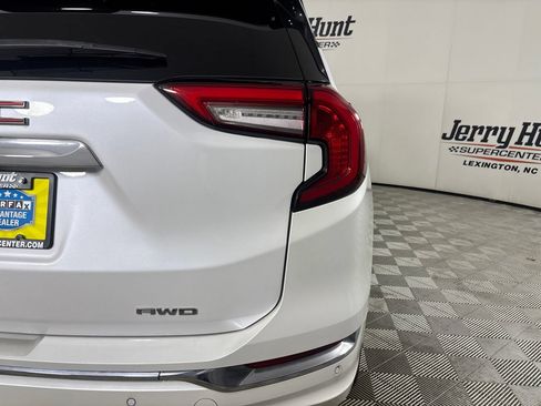 Used 2022 GMC Terrain Denali w/ Denali Premium Package AWD/4WD image 38