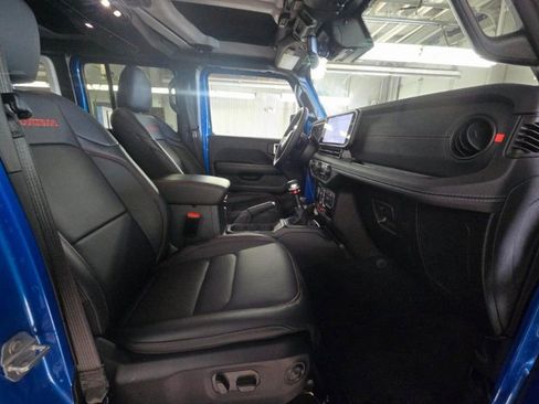 Used 2025 Jeep Wrangler Unlimited Rubicon image 3