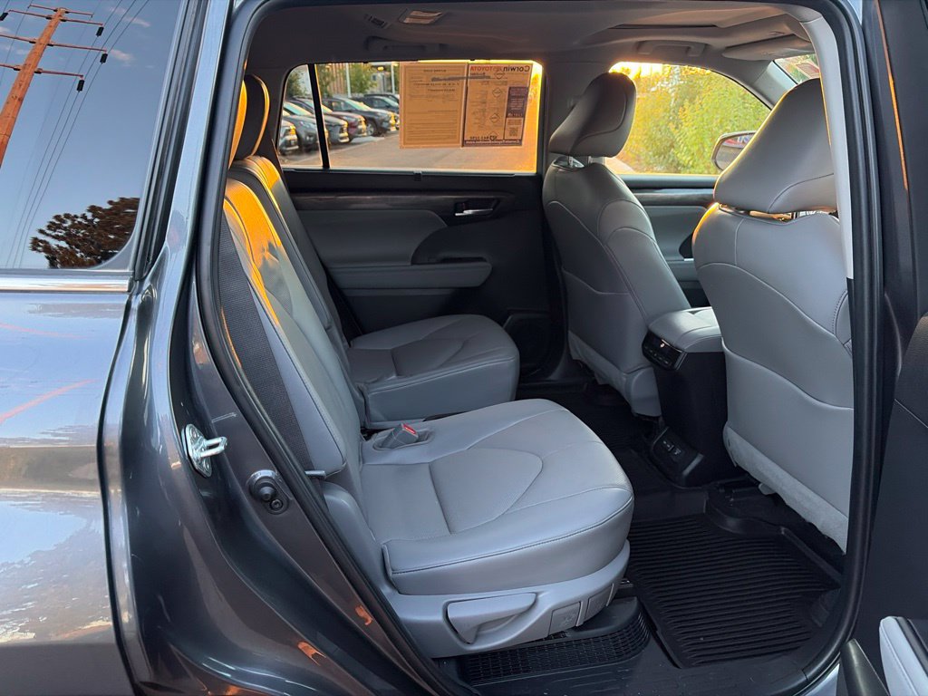 Used 2023 Toyota Highlander Limited w/ Protection Package #3 (TMS) AWD/4WD image 17