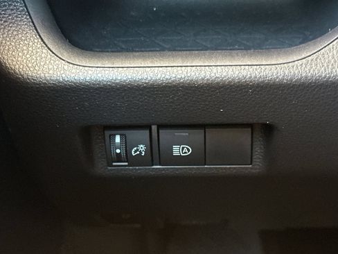 Used 2025 Toyota RAV4 XLE AWD/4WD image 31