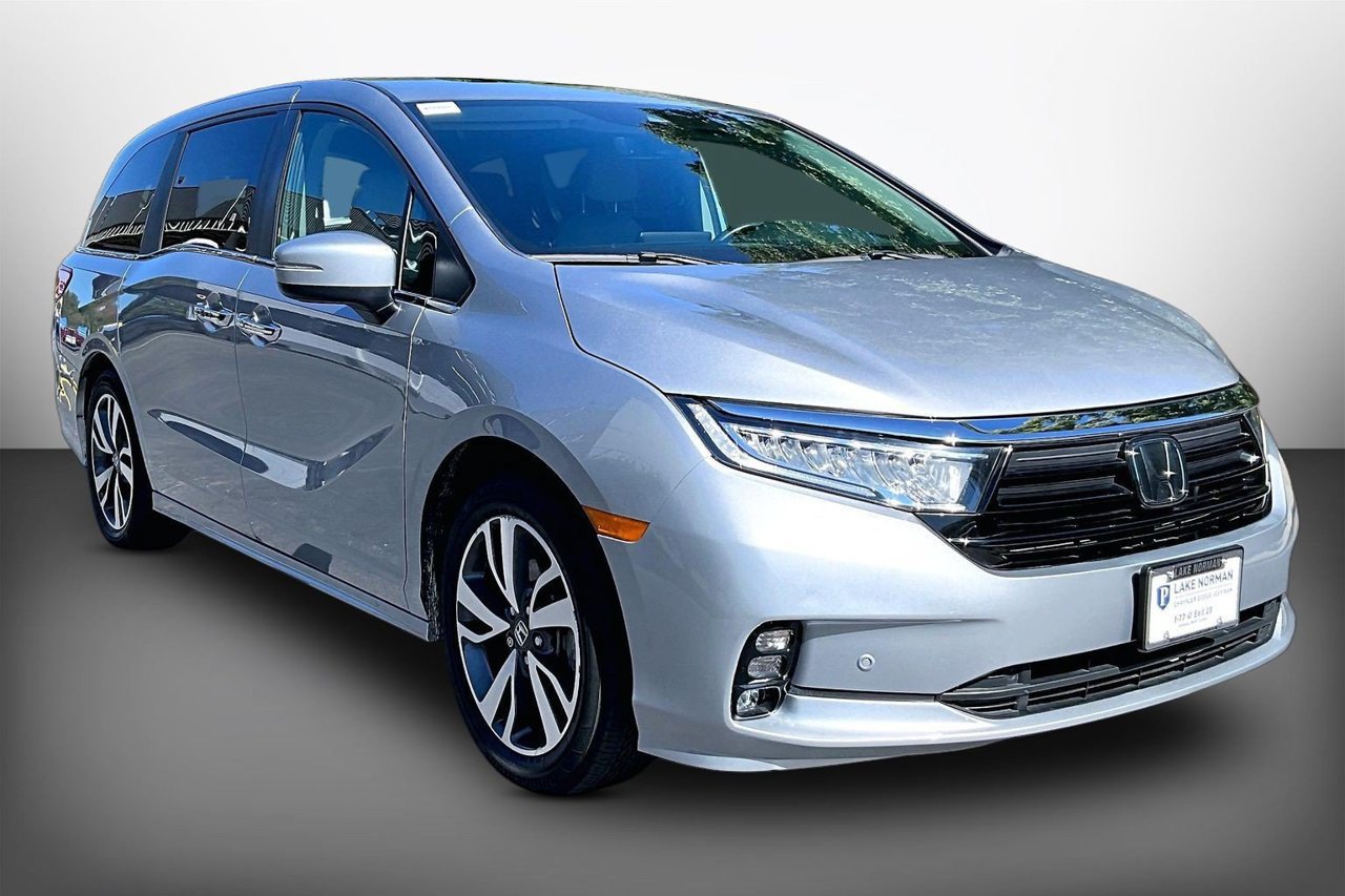 Used 2024 Honda Odyssey Touring image 2