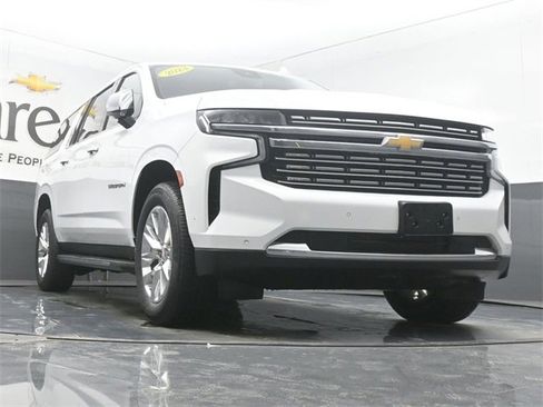 Used 2023 Chevrolet Suburban Premier image 3