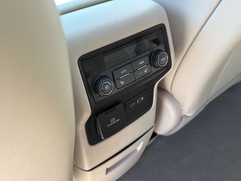 Used 2023 GMC Acadia Denali w/ Denali Technology Package FWD image 12