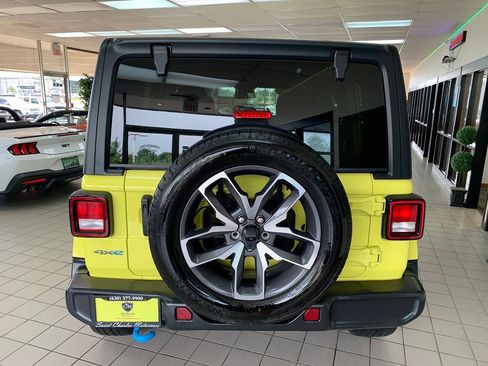 Used 2024 Jeep Wrangler Unlimited w/ Convenience Group AWD/4WD image 6