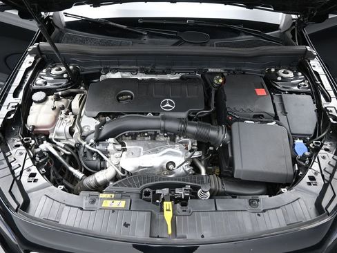 Used 2023 Mercedes-Benz GLB 250 4MATIC image 34