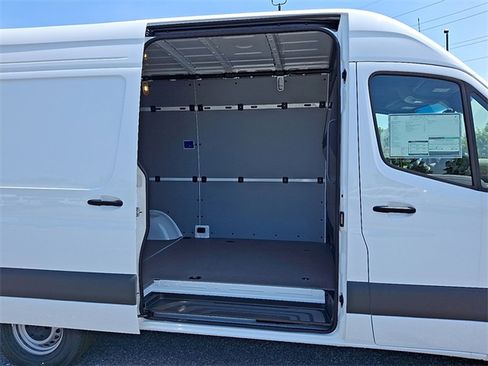 Used 2025 Mercedes-Benz Sprinter 2500 image 9