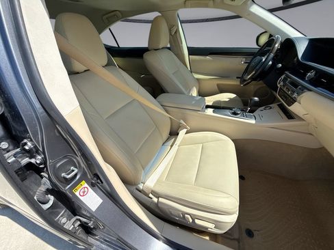 Used 2014 Lexus ES 350 w/ Premium Package FWD image 16