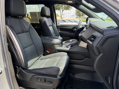 Used 2022 Chevrolet Suburban RST w/ Luxury Package RWD image 21