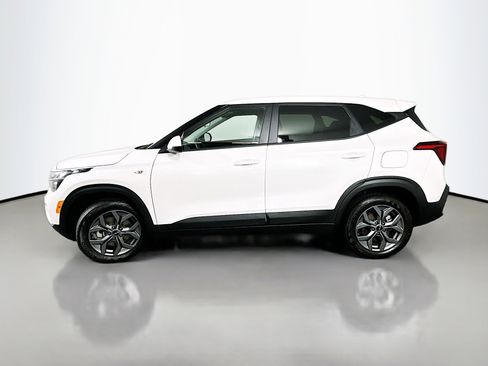 Certified 2025 Kia Seltos LX AWD/4WD image 4