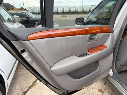 Used 2002 Lexus LS 430 RWD image 12